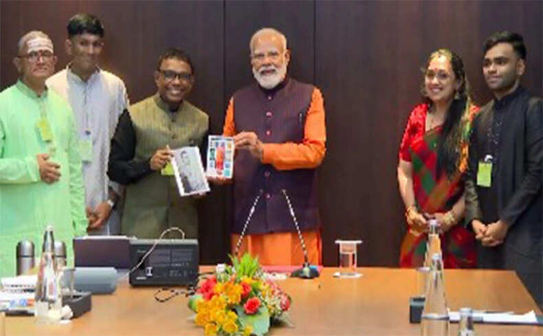 प्रधानमंत्री मोदी का तमिलनाडु दौरा: संगीतकार रमेश विनायकम से मुलाकात