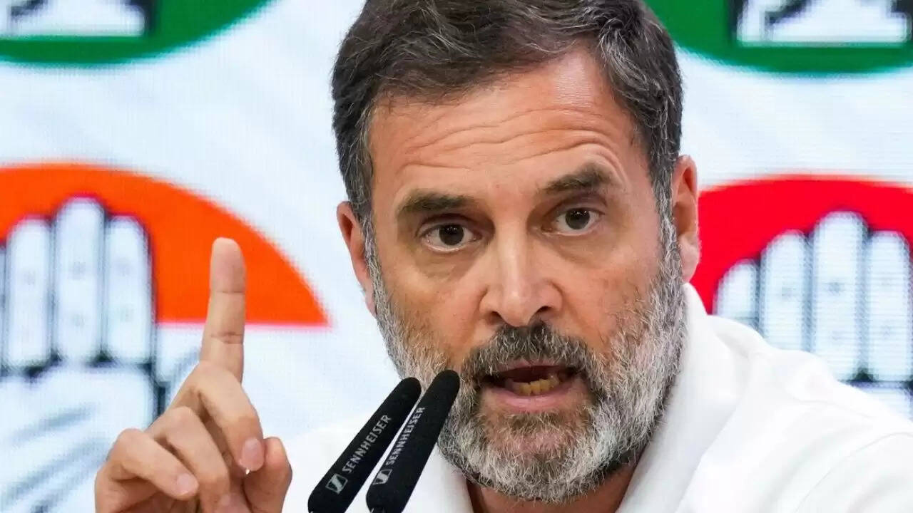 उन्नाव रेप मामले में कुलदीप सेंगर को मिली जमानत, राहुल गांधी ने उठाए सवाल