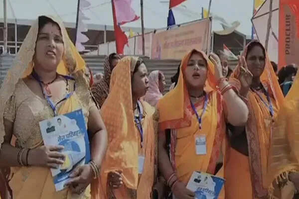 भोपाल में पीएम मोदी के कार्यक्रम में महिलाओं का उत्साह