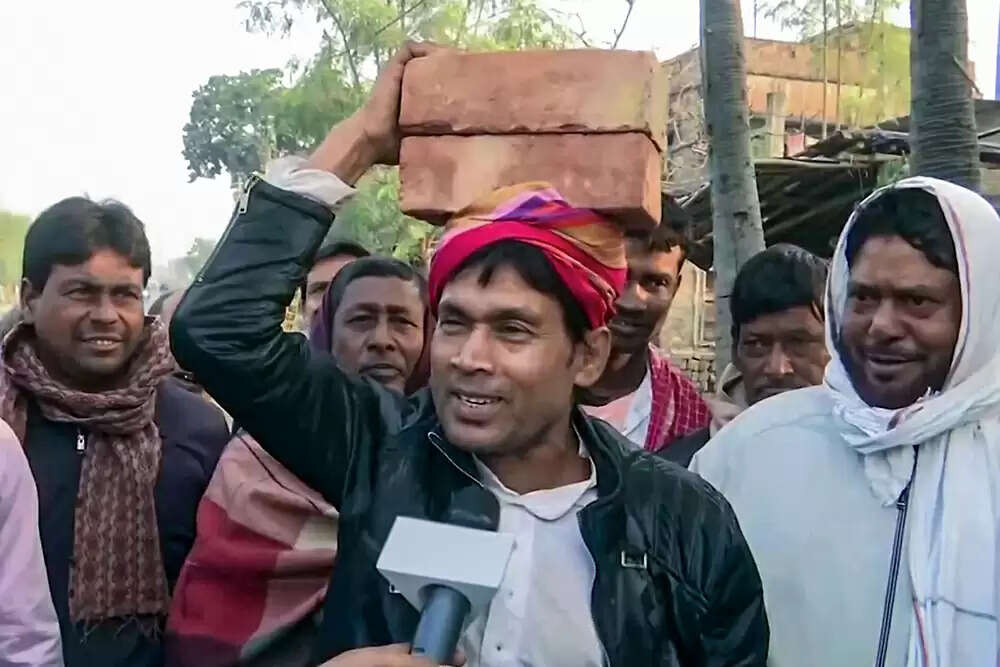 मुर्शिदाबाद में बाबरी मस्जिद का शिलान्यास, सुरक्षा के कड़े इंतजाम