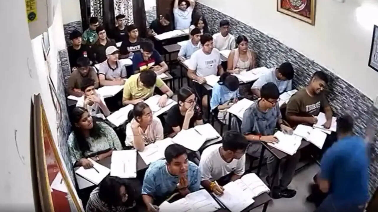 क्लासरूम में छात्र की बर्बर पिटाई का वीडियो वायरल