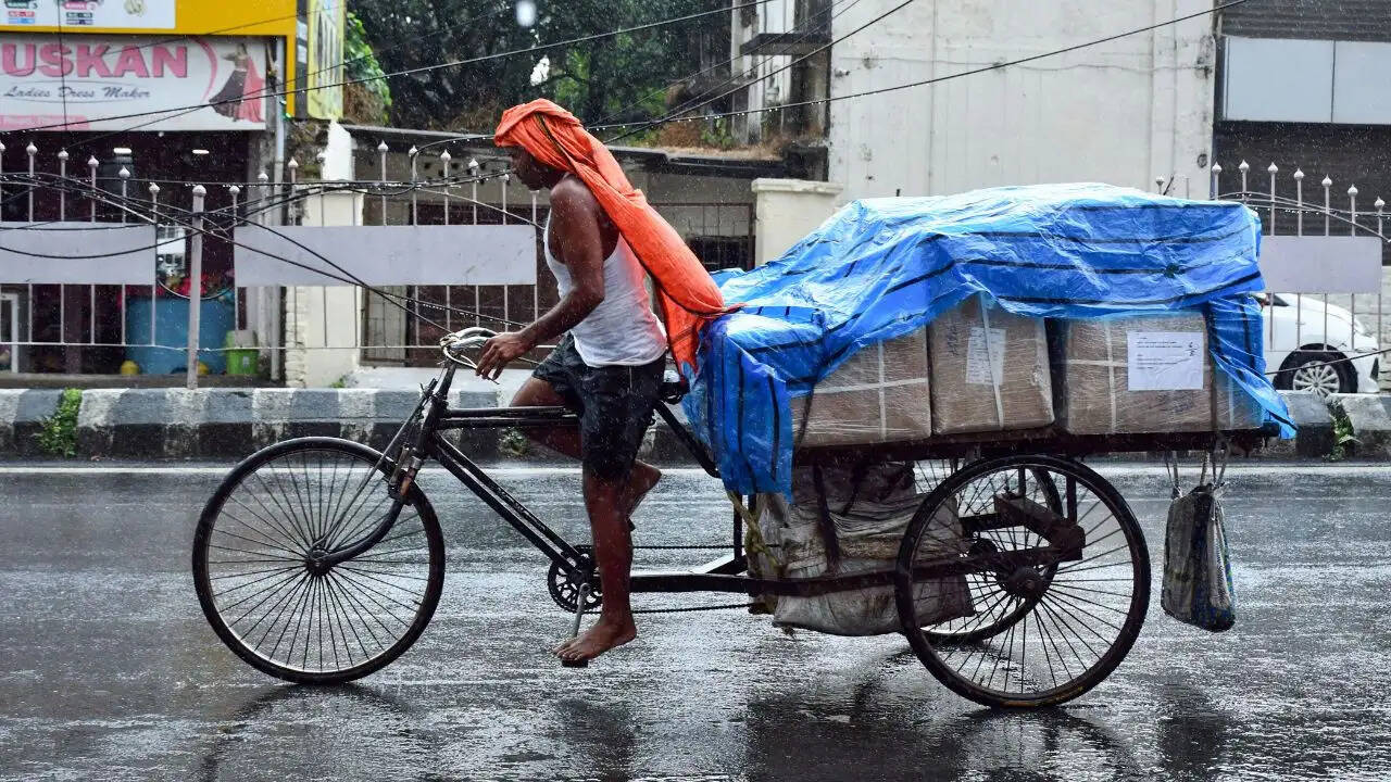भारत में मौसम का हाल: गर्मी और बारिश का मिश्रण