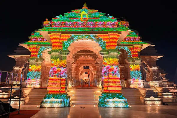 राम जन्मभूमि मंदिर में ध्वजारोहण का ऐतिहासिक कार्यक्रम