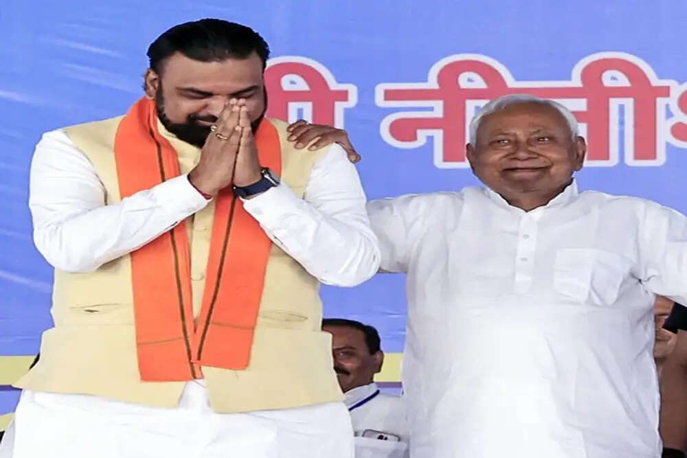 नीतीश कुमार की अंतिम राजनीतिक यात्रा और सत्ता हस्तांतरण की तैयारी