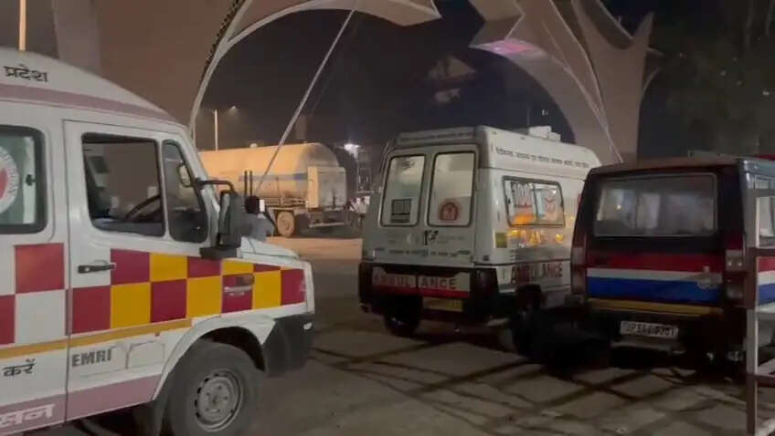 नेपाल में सड़क हादसे में महराजगंज के तीर्थयात्रियों की सुरक्षा के लिए प्रशासन सक्रिय