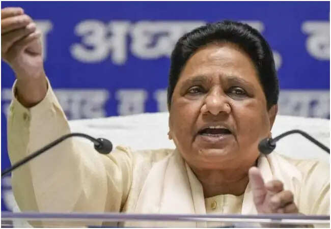 मायावती ने BSP में किया बड़ा बदलाव, तीन वरिष्ठ नेताओं को निष्कासित किया