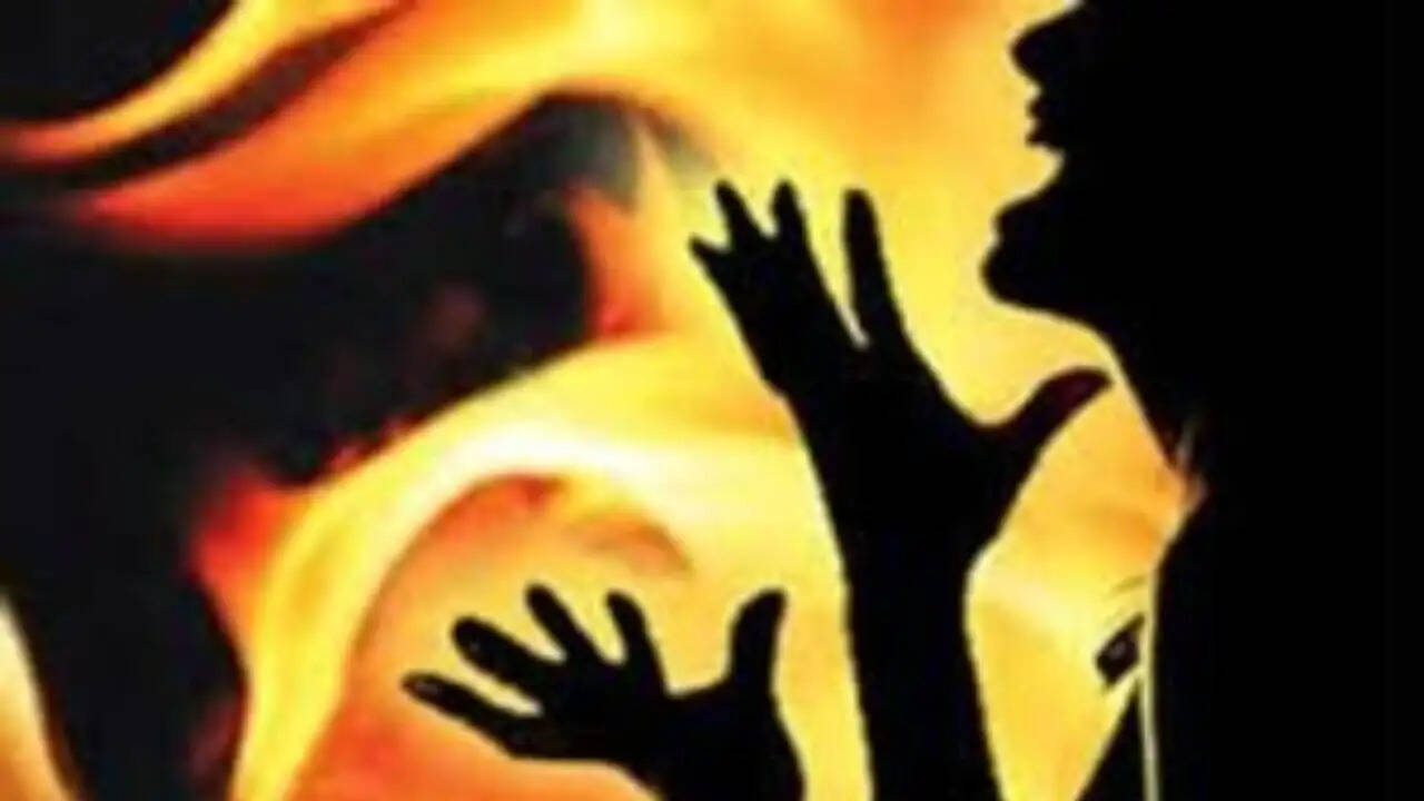 कोलकाता में जिंदा जलाए गए महिला की मौत, आरोपी गिरफ्तार