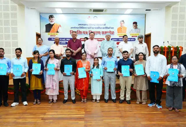 उत्तराखंड में 483 युवाओं को नियुक्ति पत्र प्रदान किए गए