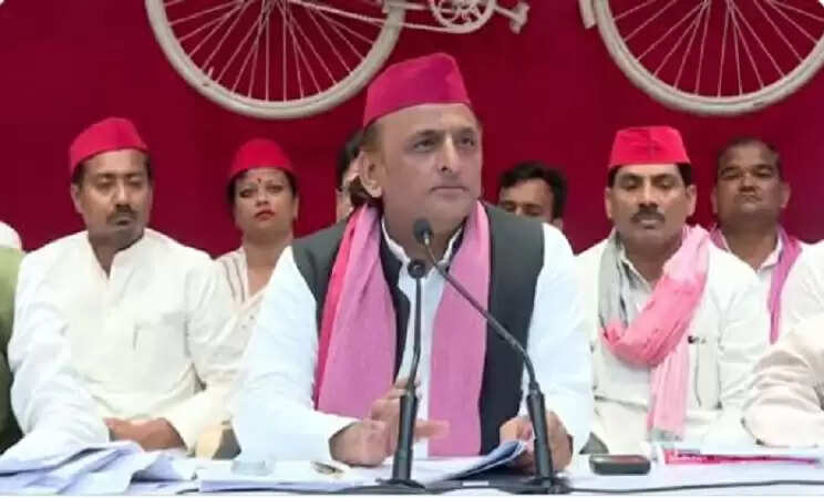 अखिलेश यादव का भाजपा सरकार पर हमला: गोरखपुर में लूटतंत्र का आरोप