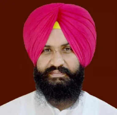 सिमरजीत बैंस की गाड़ी पर फायरिंग, भाई और भतीजे पर संदेह