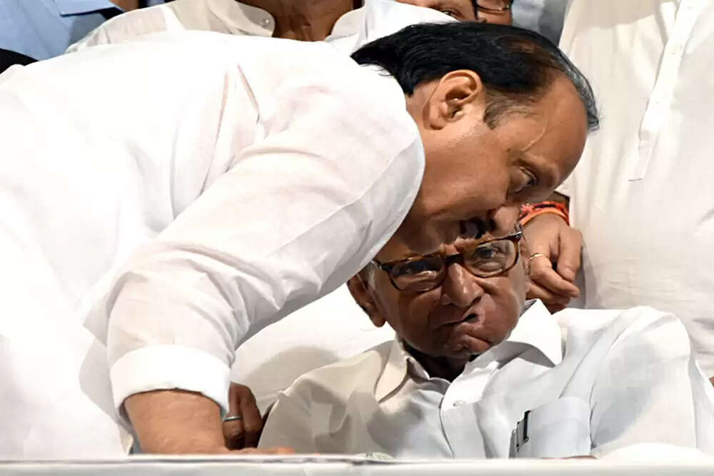 शरद पवार और अजित पवार का एकजुट होना भाजपा के लिए चुनौती