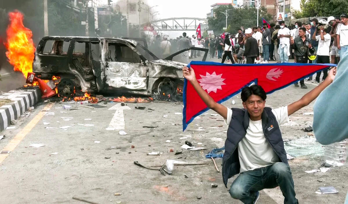 नेपाल में विरोध प्रदर्शन जारी, जल आपूर्ति मंत्री ने दिया इस्तीफा