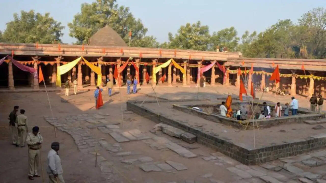 मध्य प्रदेश हाई कोर्ट ने भोजशाला को मंदिर घोषित किया, पूजा शुरू