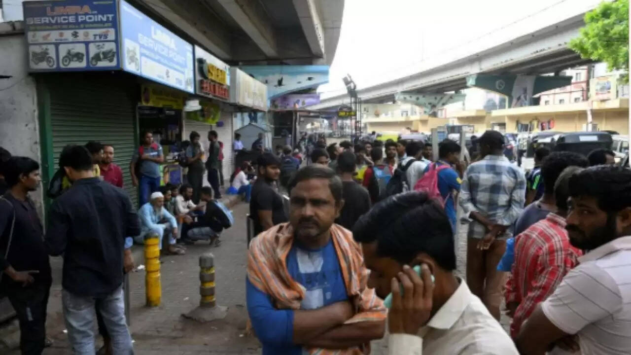 भारत बंद: श्रमिक अधिकारों की रक्षा के लिए 10 ट्रेड यूनियनों का विरोध