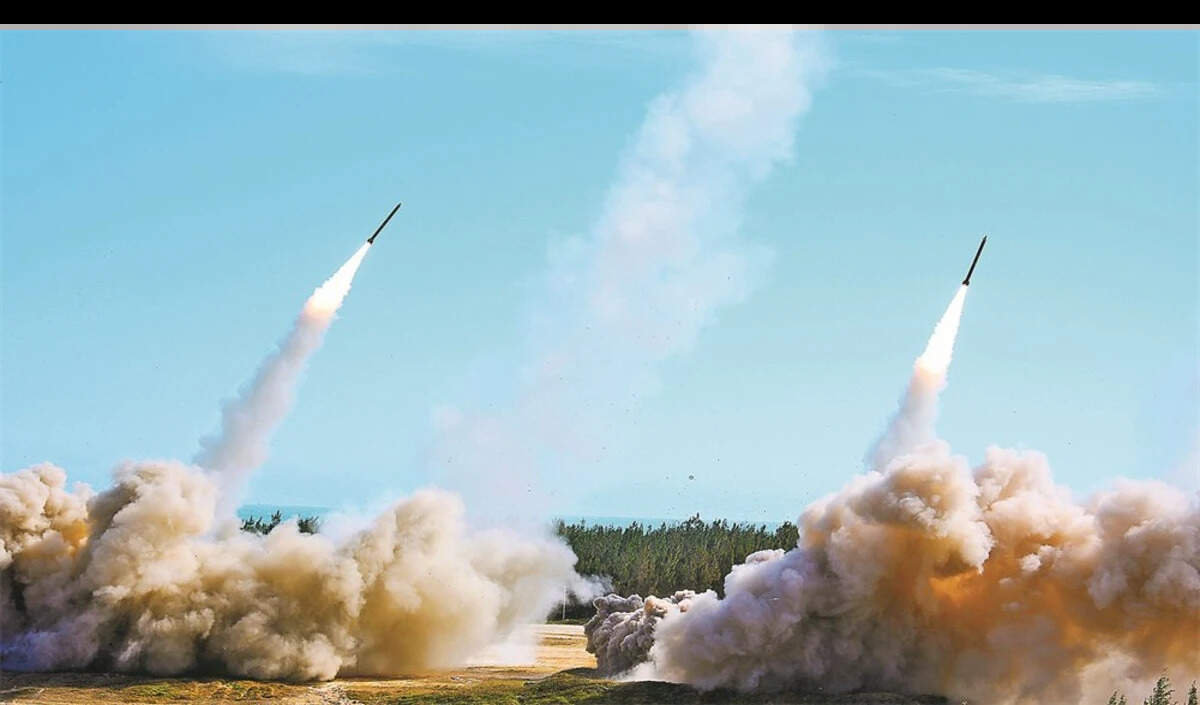 ताइवान के चारों ओर बढ़ता सैन्य तनाव: चीन का बड़ा अभ्यास