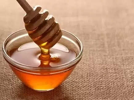 गर्म शहद का सेवन: स्वास्थ्य पर पड़ने वाले दुष्प्रभाव