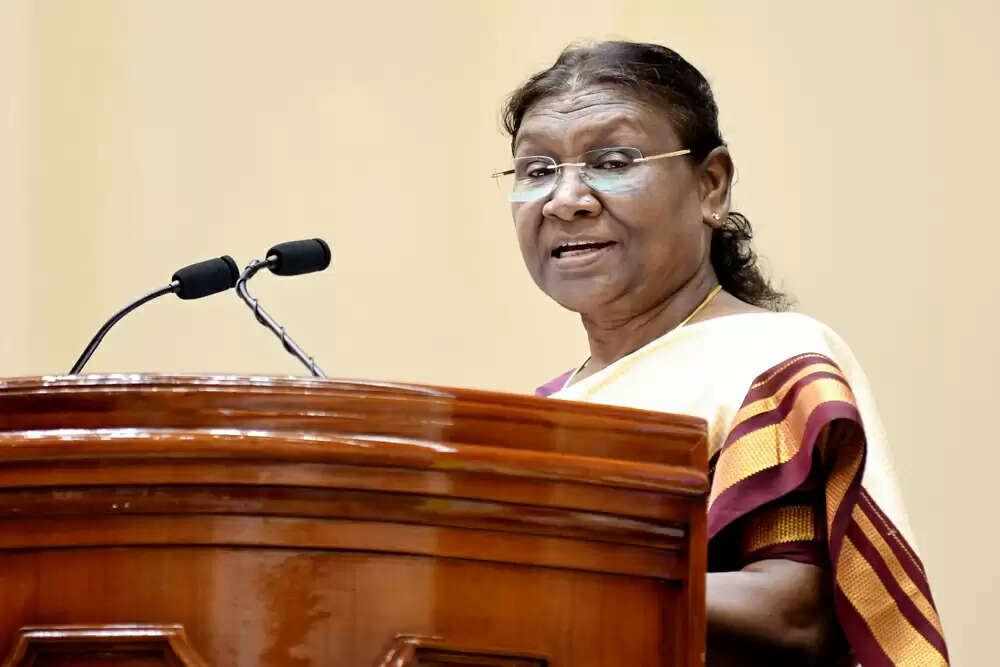राष्ट्रपति द्रौपदी मुर्मू का गोरखपुर दौरा: आयुष विश्वविद्यालय का उद्घाटन