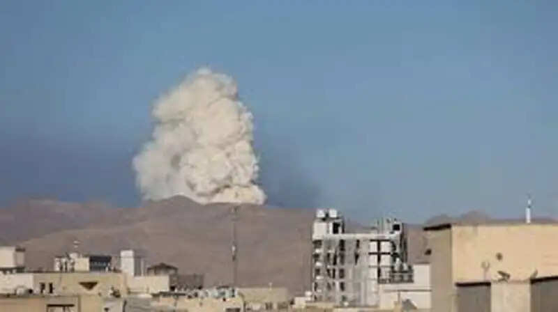 ईरान के ऊर्जा संयंत्रों पर इजरायल और अमेरिका का हमला: संकट की नई परत