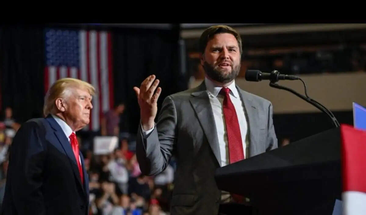 अमेरिका में ईरान वार्ता पर राजनीतिक हलचल: ट्रंप और वेंस की जिम्मेदारी