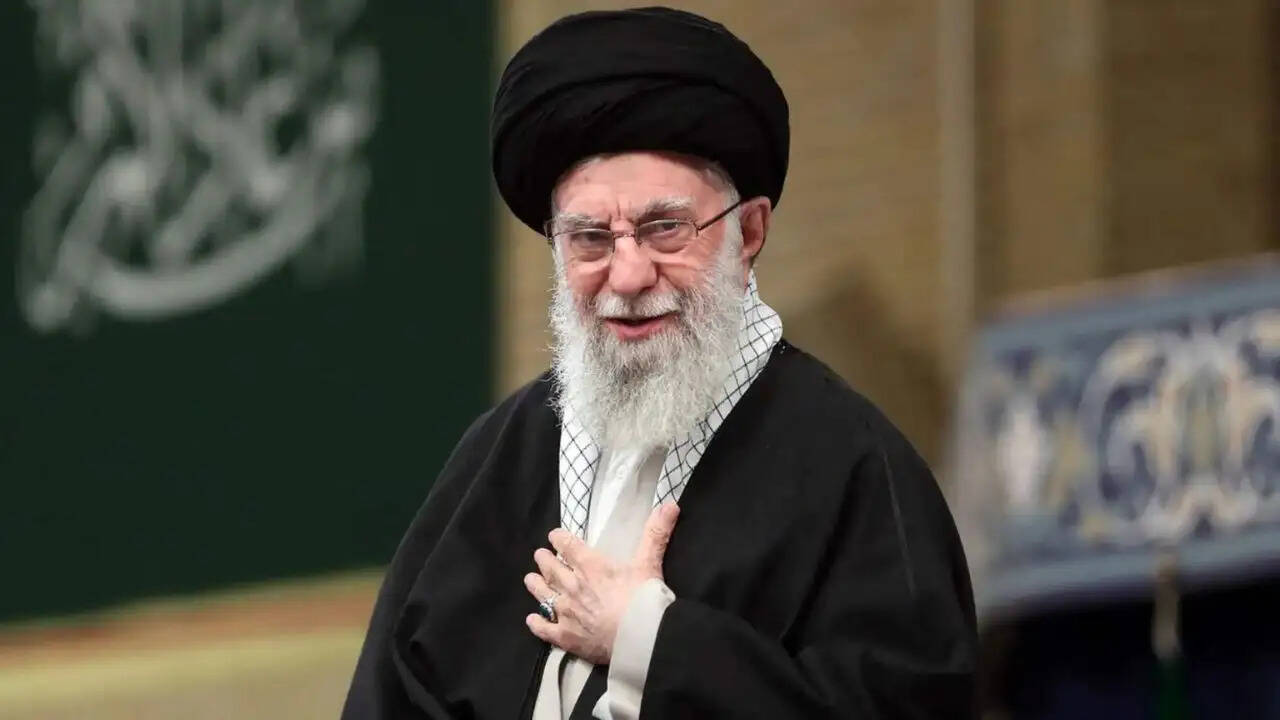 तेहरान में तनाव: अयातुल्ला खामेनेई को सुरक्षित स्थान पर ले जाया गया