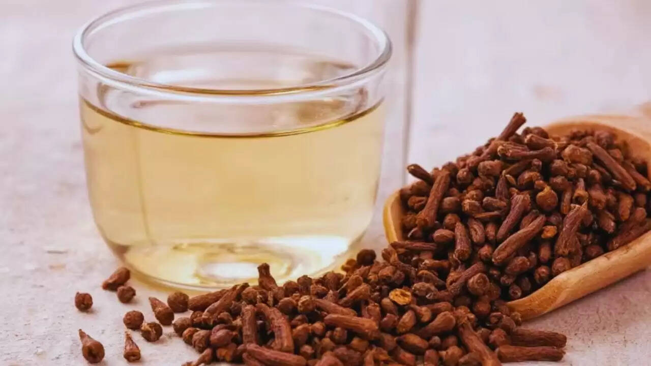 लौंग का पानी: सेहत के लिए अद्भुत लाभ और उपयोग