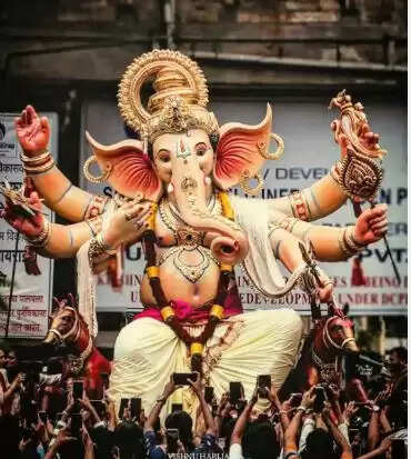 गणेश चतुर्थी: बॉलीवुड और टीवी सितारों का धूमधाम से स्वागत