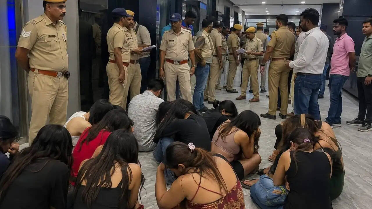 भिवाड़ी में स्पा सेंटरों पर पुलिस की बड़ी कार्रवाई: 27 युवतियां और 6 युवक हिरासत में
