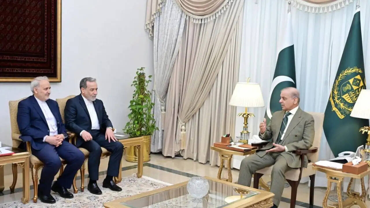 ईरान के विदेश मंत्री की पाकिस्तान यात्रा: वार्ता और चिंताएँ