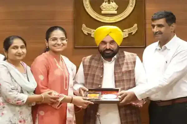पंजाब के युवाओं ने UPSC परीक्षा में किया शानदार प्रदर्शन, मुख्यमंत्री ने किया सम्मानित