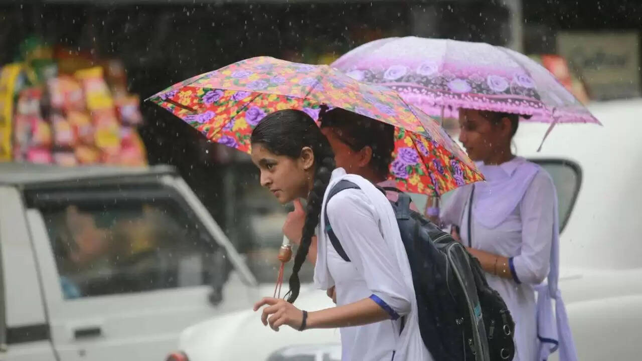 भोपाल में स्कूलों की छुट्टी: छात्रों की सुरक्षा प्राथमिकता