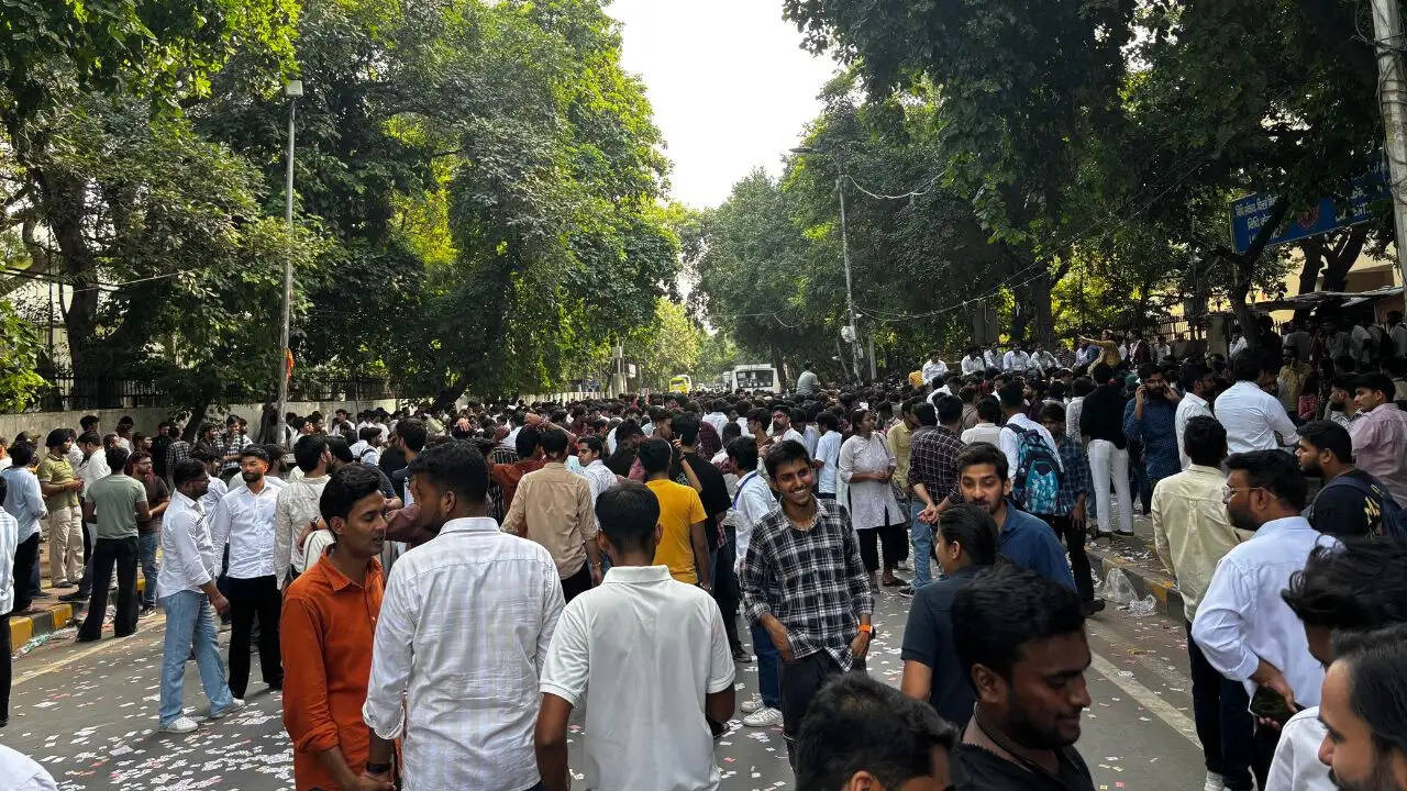 दिल्ली यूनिवर्सिटी छात्र संघ चुनाव: वोटिंग प्रक्रिया और प्रमुख उम्मीदवारों की जानकारी
