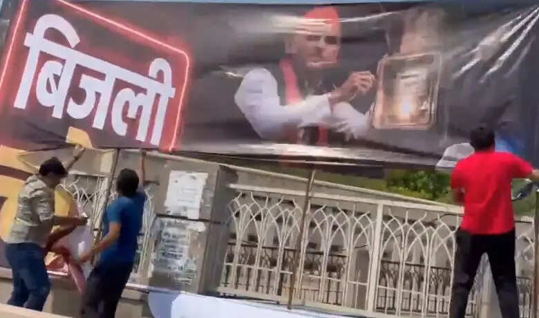 उत्तर प्रदेश विधानसभा चुनाव 2027: सपा नेताओं के खिलाफ विवादित पोस्टर वार