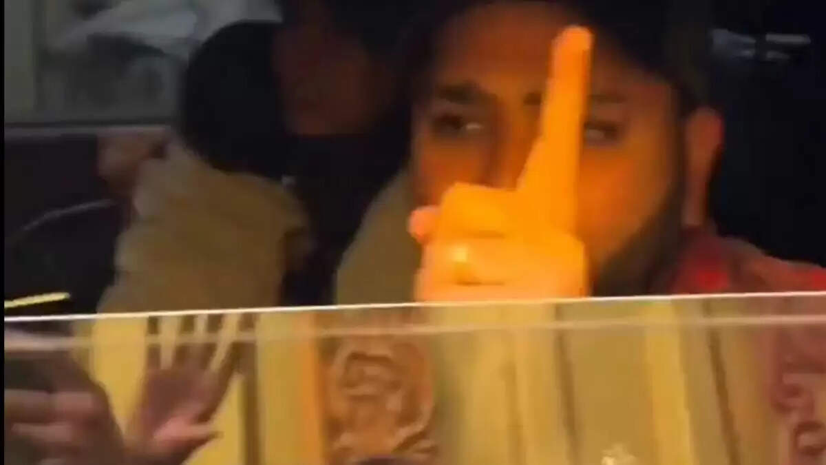 रोहित शर्मा का फैन के साथ विवाद, दिखाया गुस्सा