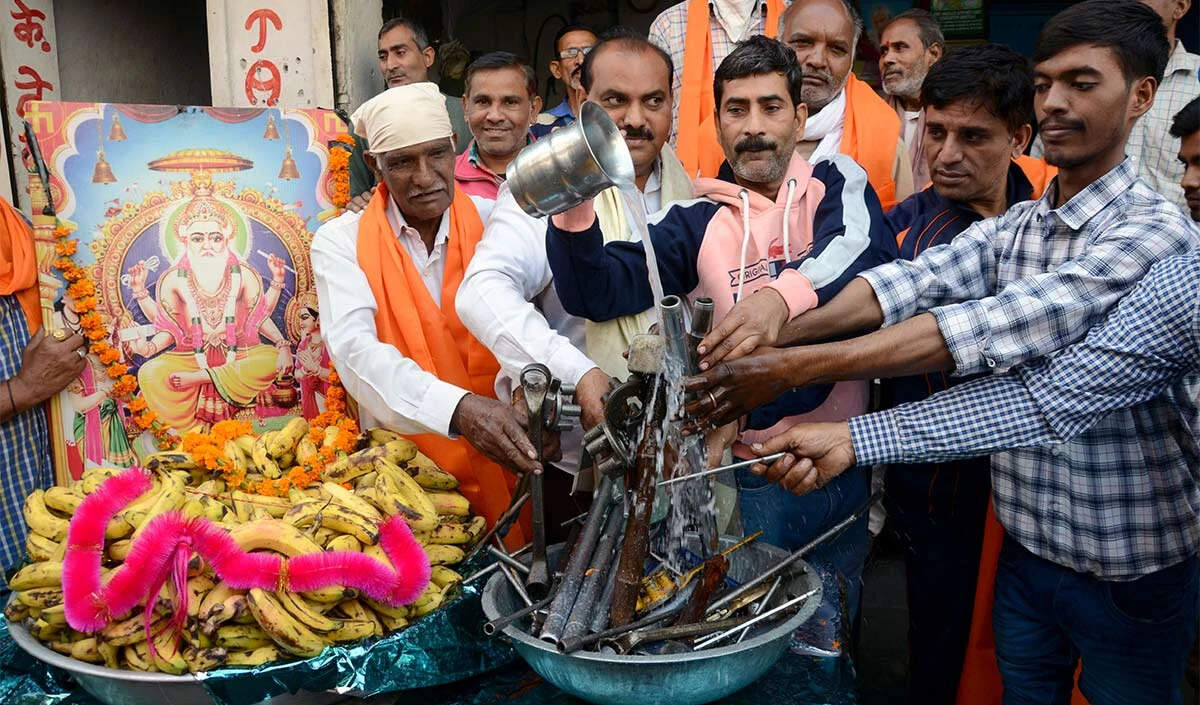 भगवान विश्वकर्मा: निर्माण और सृजन के देवता की महिमा