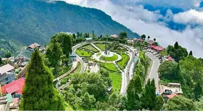 दार्जिलिंग: एक अद्भुत पर्यटन स्थल की खोज