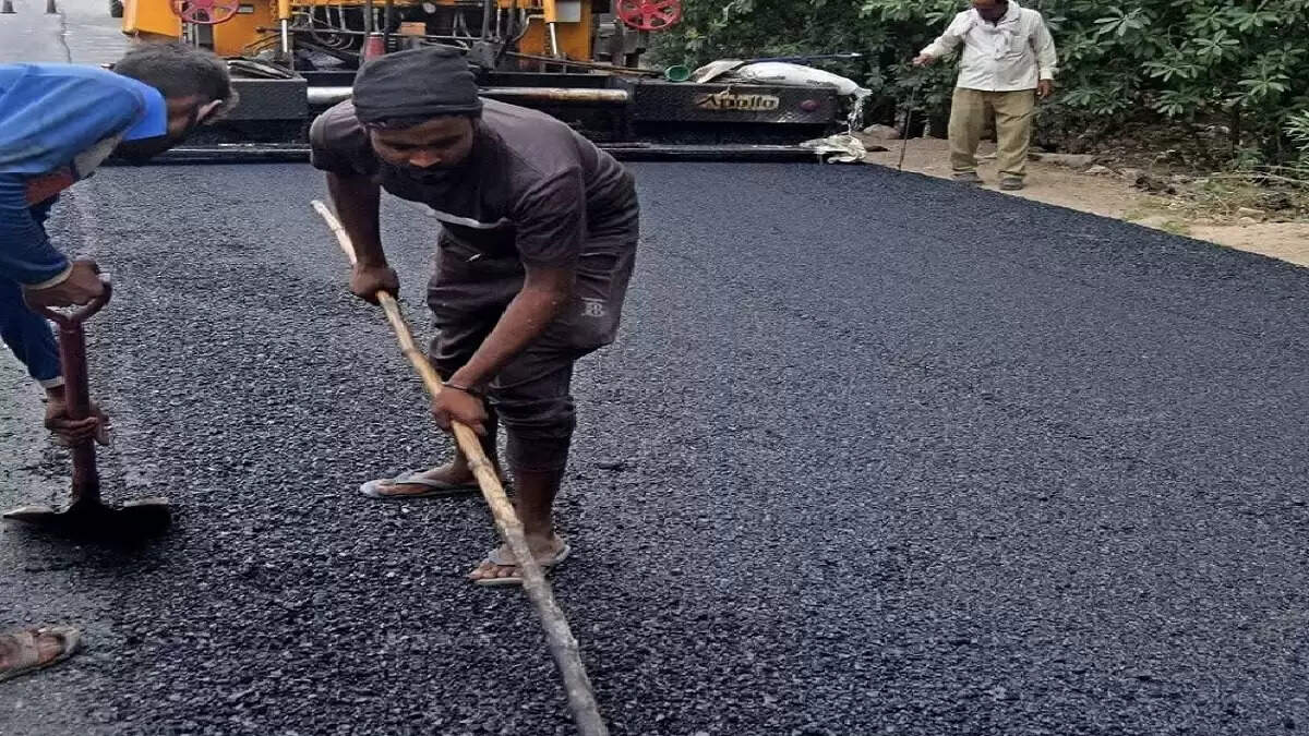 नोएडा में 65 मीटर सड़क का निर्माण, 10 लाख लोगों को मिलेगी राहत