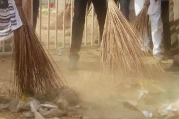 संभल में सफाई व्यवस्था में बदलाव: मोबाइल एप से होगी उपस्थिति दर्ज