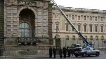 लूव्र म्यूजियम में चोरी: सुरक्षा प्रणाली की कमजोरी उजागर