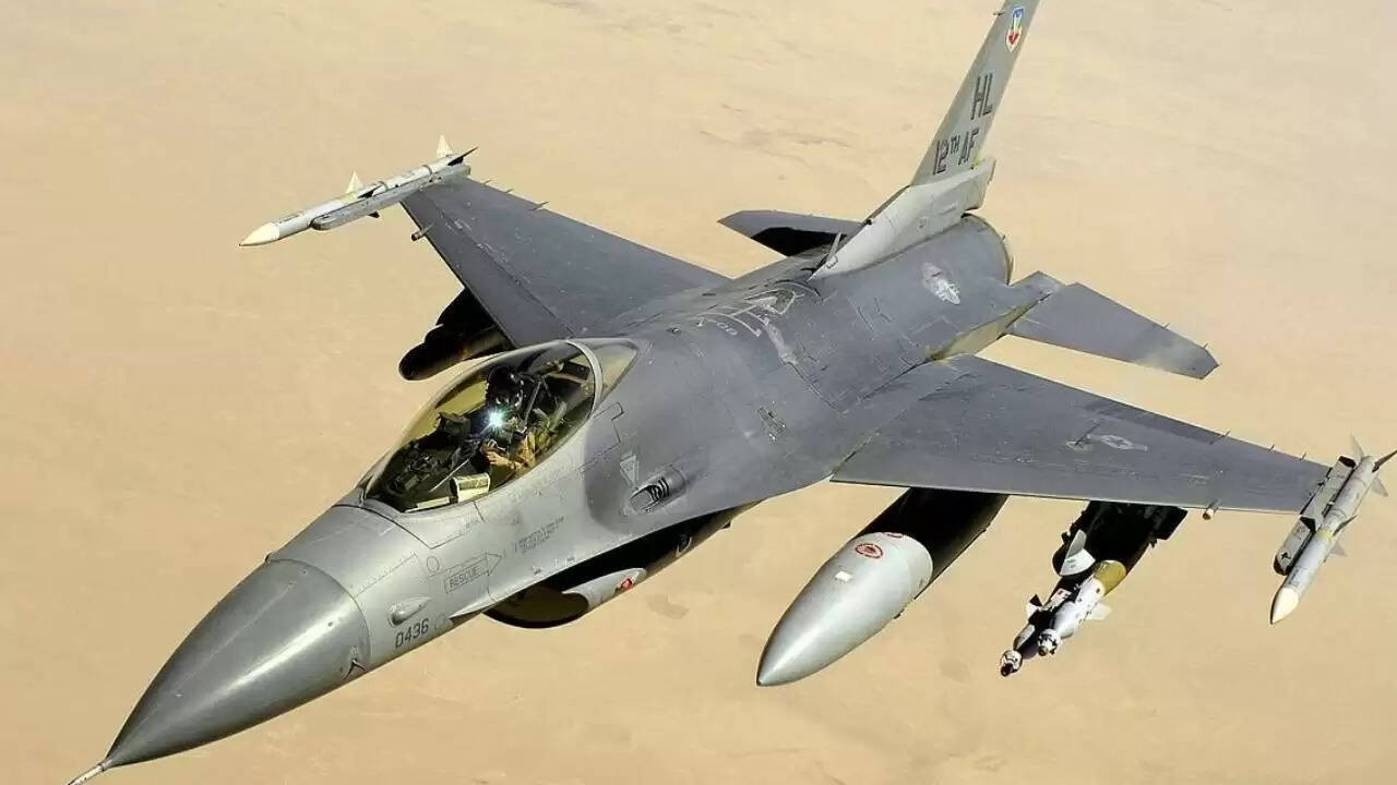 रूस-यूक्रेन युद्ध में F-16 का नाश: क्या है S-400 की भूमिका?