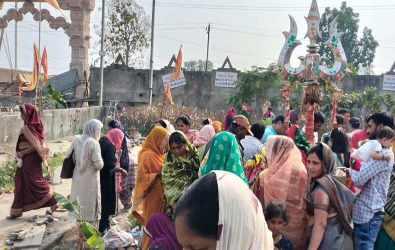 मप्रः कुबेरेश्वरधाम पर कार्तिक आंवला नवमीं पर महिलाओं ने की आंवला पेड़ की पूजा-अर्चना