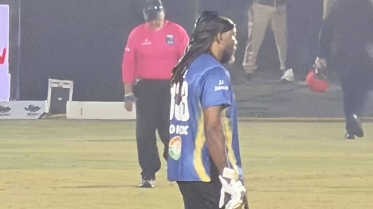 जम्मू-कश्मीर में क्रिकेट लीग का सपना चूर, खिलाड़ी फंसे