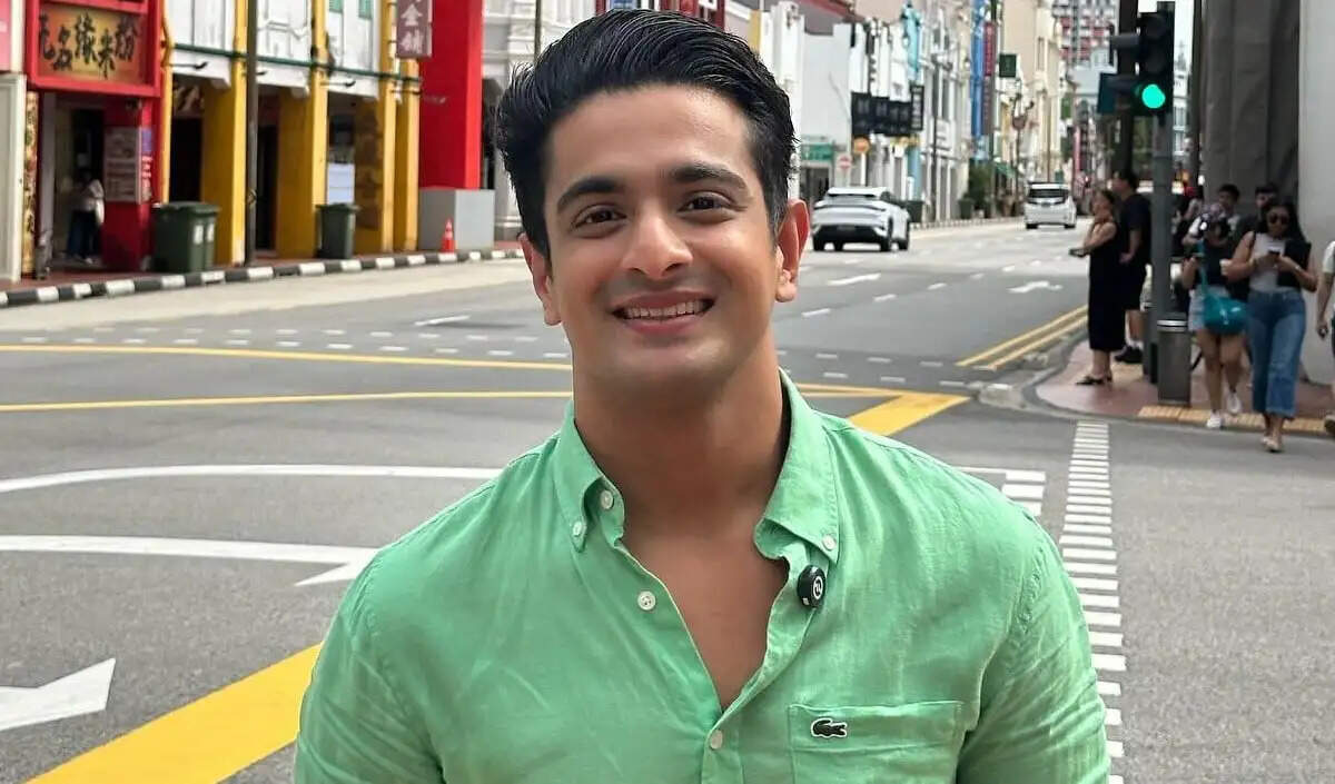 रणवीर अल्लाहबादिया और जूही भट्ट का रिश्ता हुआ सार्वजनिक, स्टेडियम में किया प्यार का इजहार