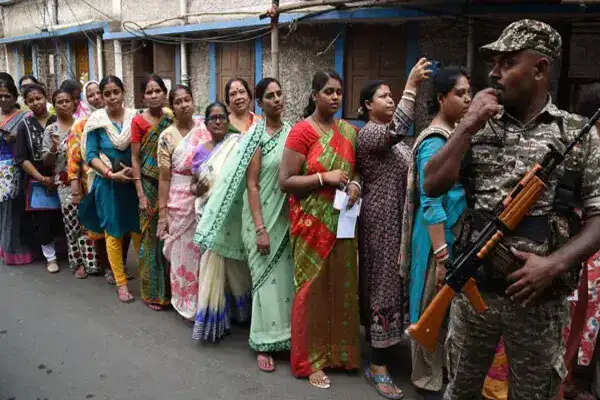 पश्चिम बंगाल में 15 मतदान केंद्रों पर पुनर्मतदान का आदेश