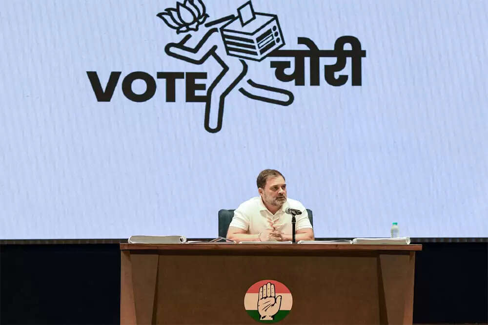 राहुल गांधी ने चुनाव आयोग पर लगाए गंभीर आरोप, कहा वोट चोरी का बड़ा मामला