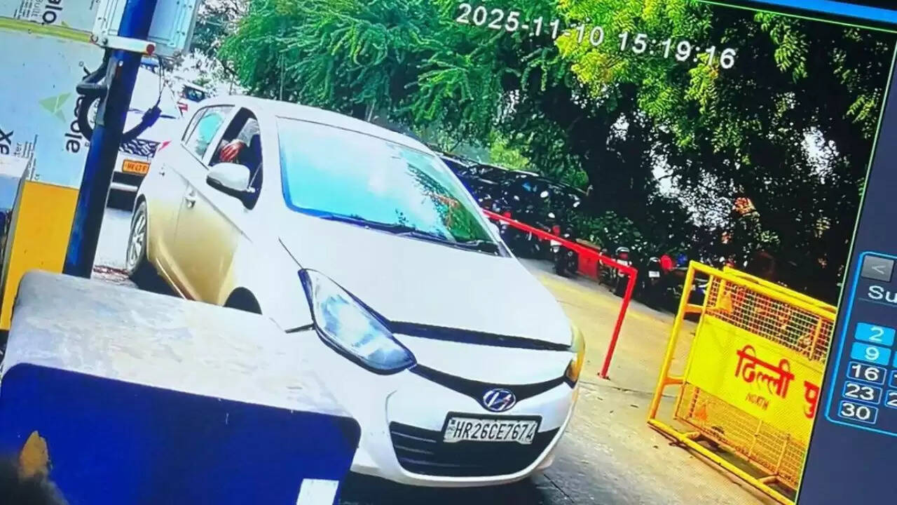 दिल्ली में कार विस्फोट की जांच: सफेद i20 की यात्रा की गुत्थी सुलझाने में जुटी एजेंसियां