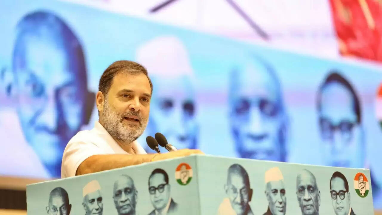 राहुल गांधी ने मोदी सरकार के रोजगार वादों पर उठाए सवाल