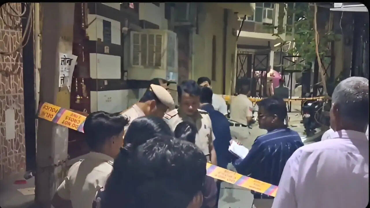 दिल्ली में 17 वर्षीय किशोर की चाकू से हत्या: क्या है पूरा मामला?