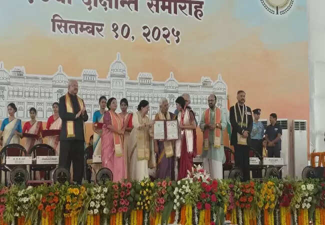 लखनऊ विश्वविद्यालय का 68वां दीक्षांत समारोह: मेधावी छात्रों को मिले सम्मान