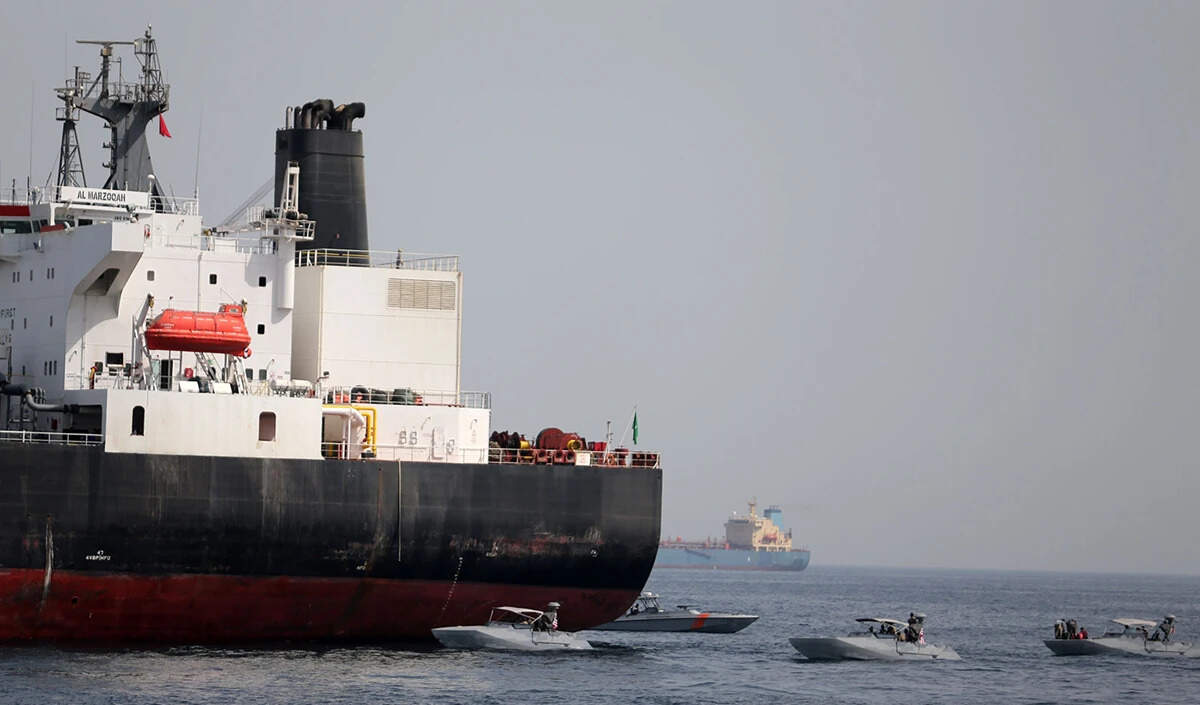 खाड़ी देशों में ईरान के खिलाफ बढ़ते तनाव और अमेरिकी सैन्य कार्रवाई