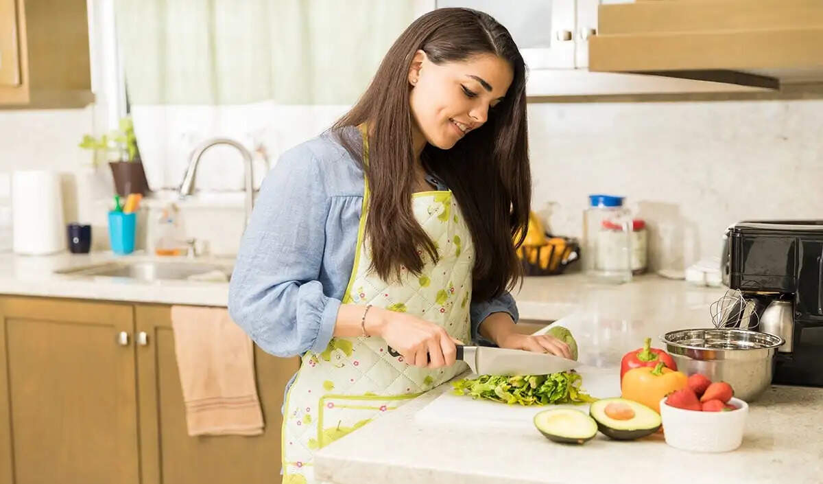 घर के खाने को रेस्टोरेंट जैसा स्वादिष्ट बनाने के आसान टिप्स